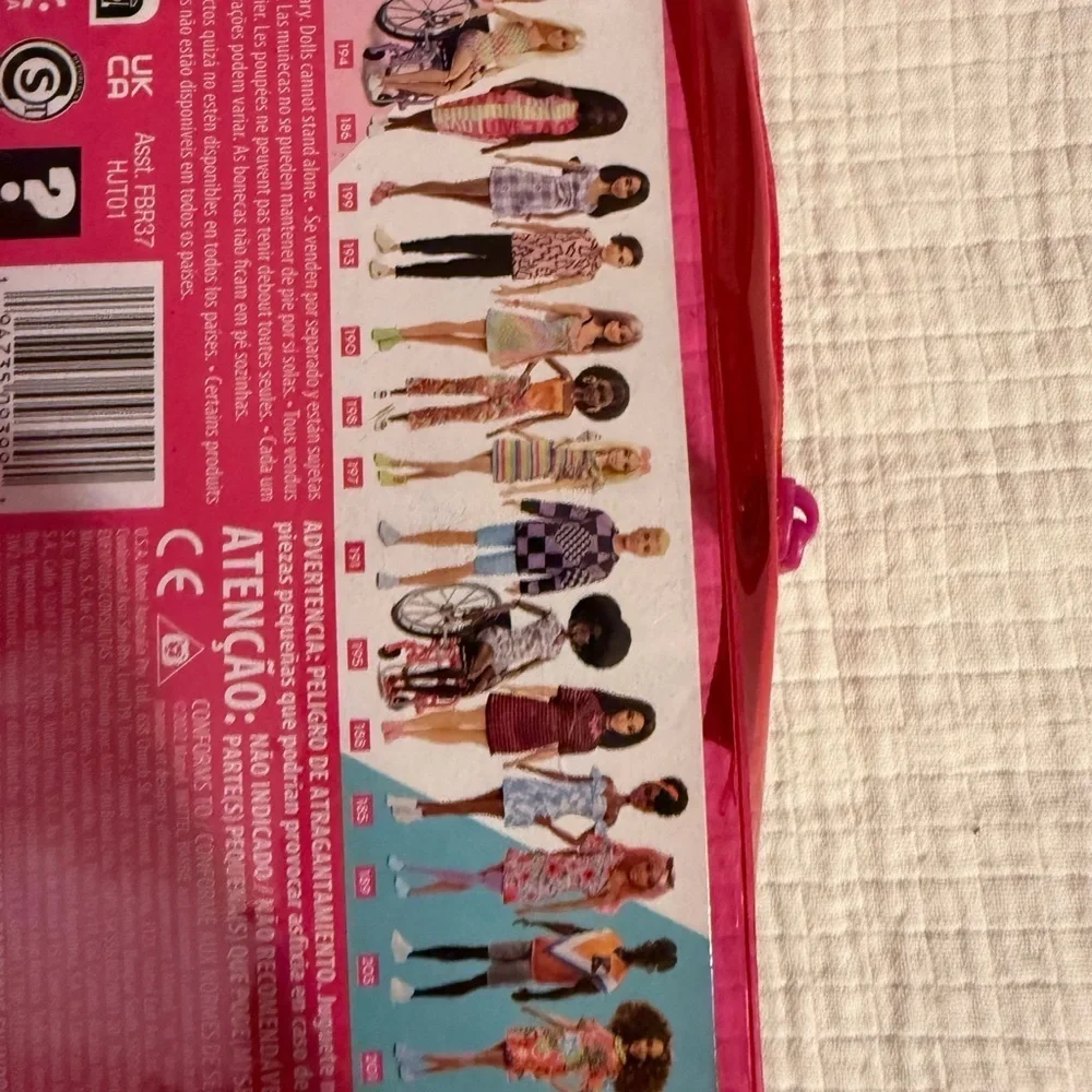 Barbie Fashionistas 202 Curvy Girl Power Outfit HJT01 Mattel Blonde Hair Zip Bag